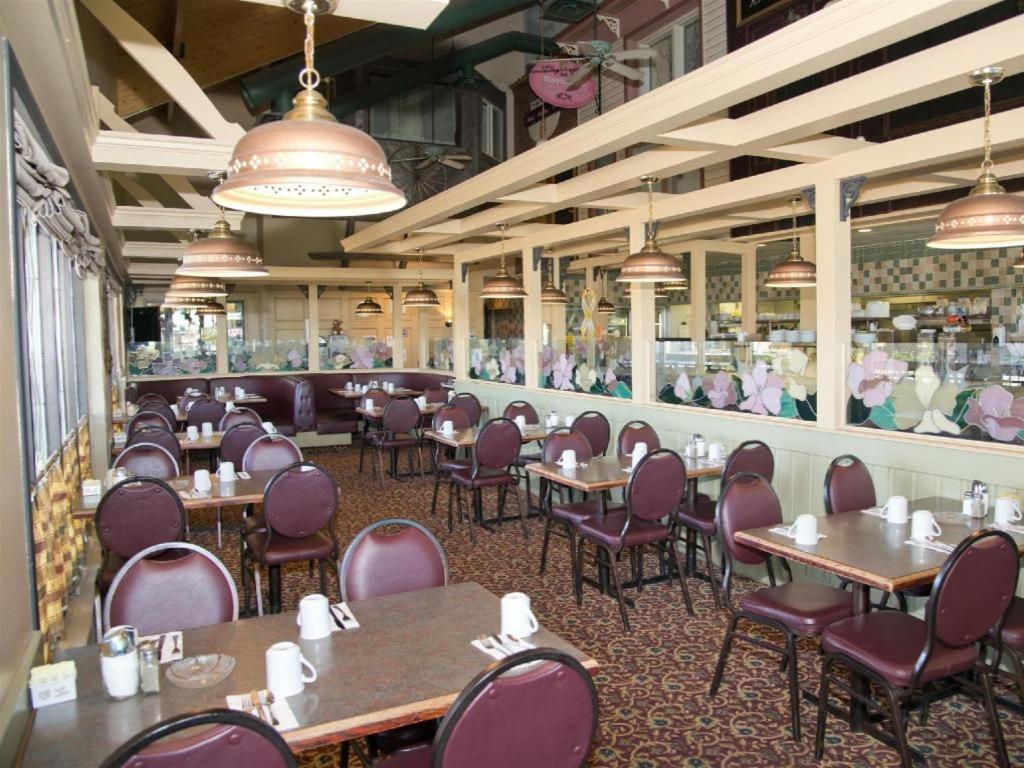 Canadas Best Value Inn ווייטקורט מראה חיצוני תמונה