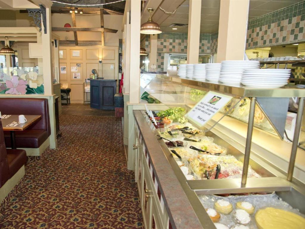 Canadas Best Value Inn ווייטקורט מראה חיצוני תמונה