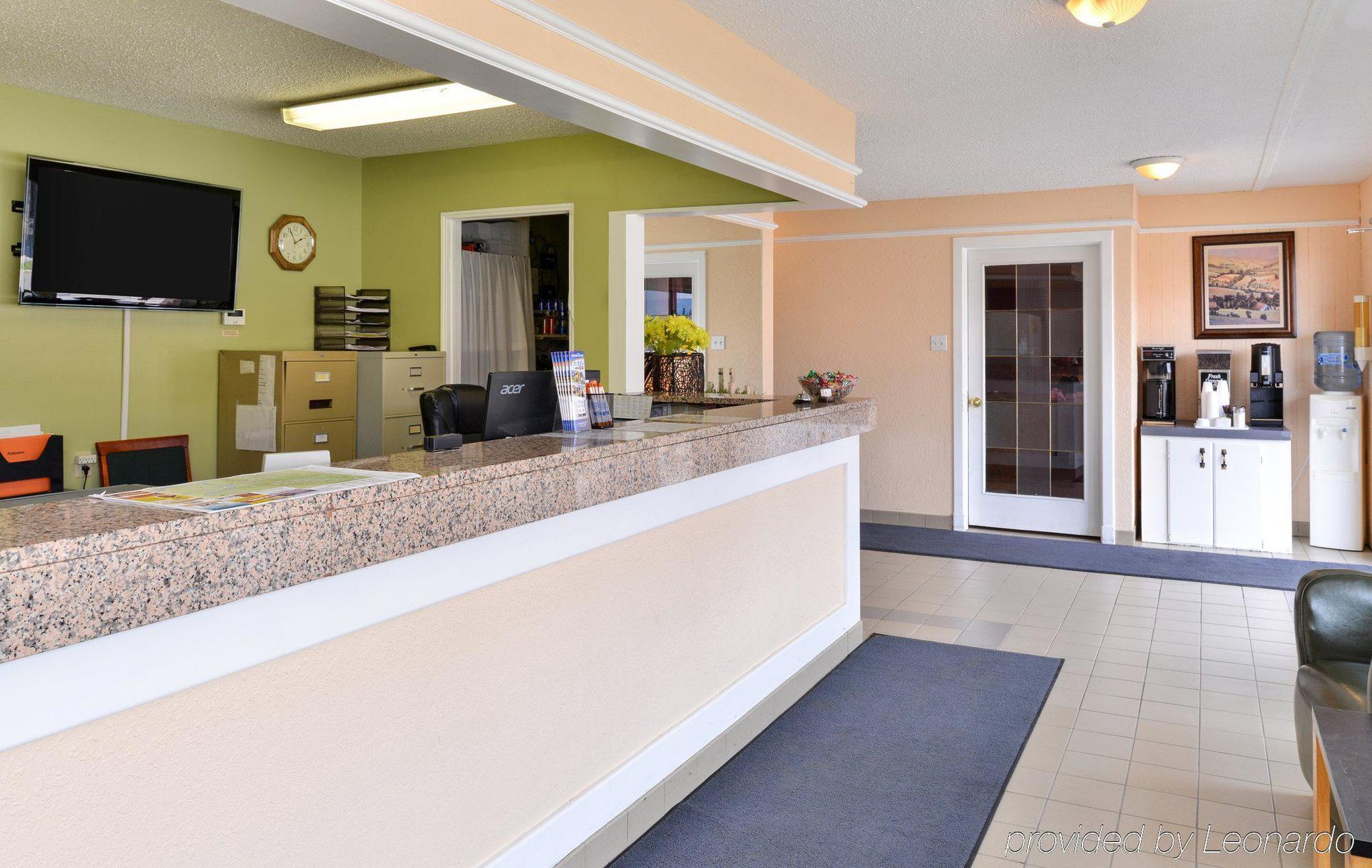 Canadas Best Value Inn ווייטקורט מראה חיצוני תמונה