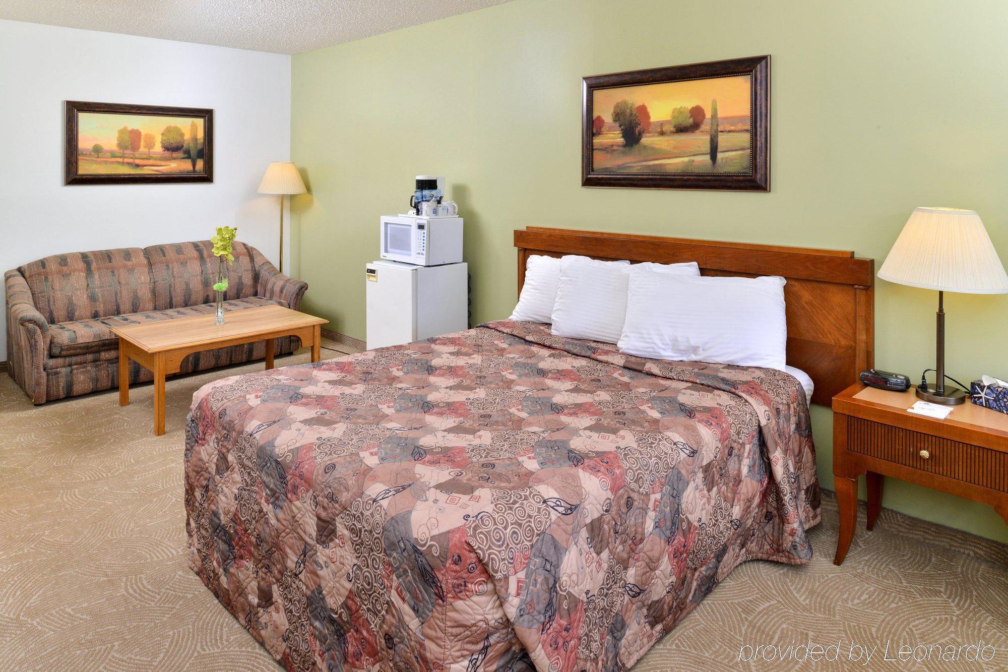 Canadas Best Value Inn ווייטקורט מראה חיצוני תמונה