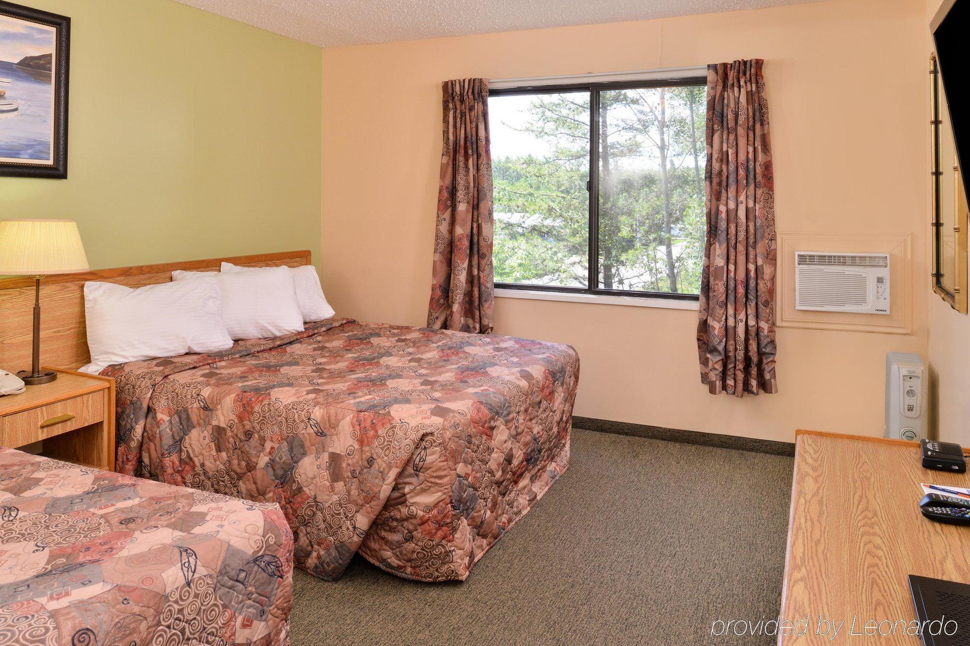Canadas Best Value Inn ווייטקורט מראה חיצוני תמונה