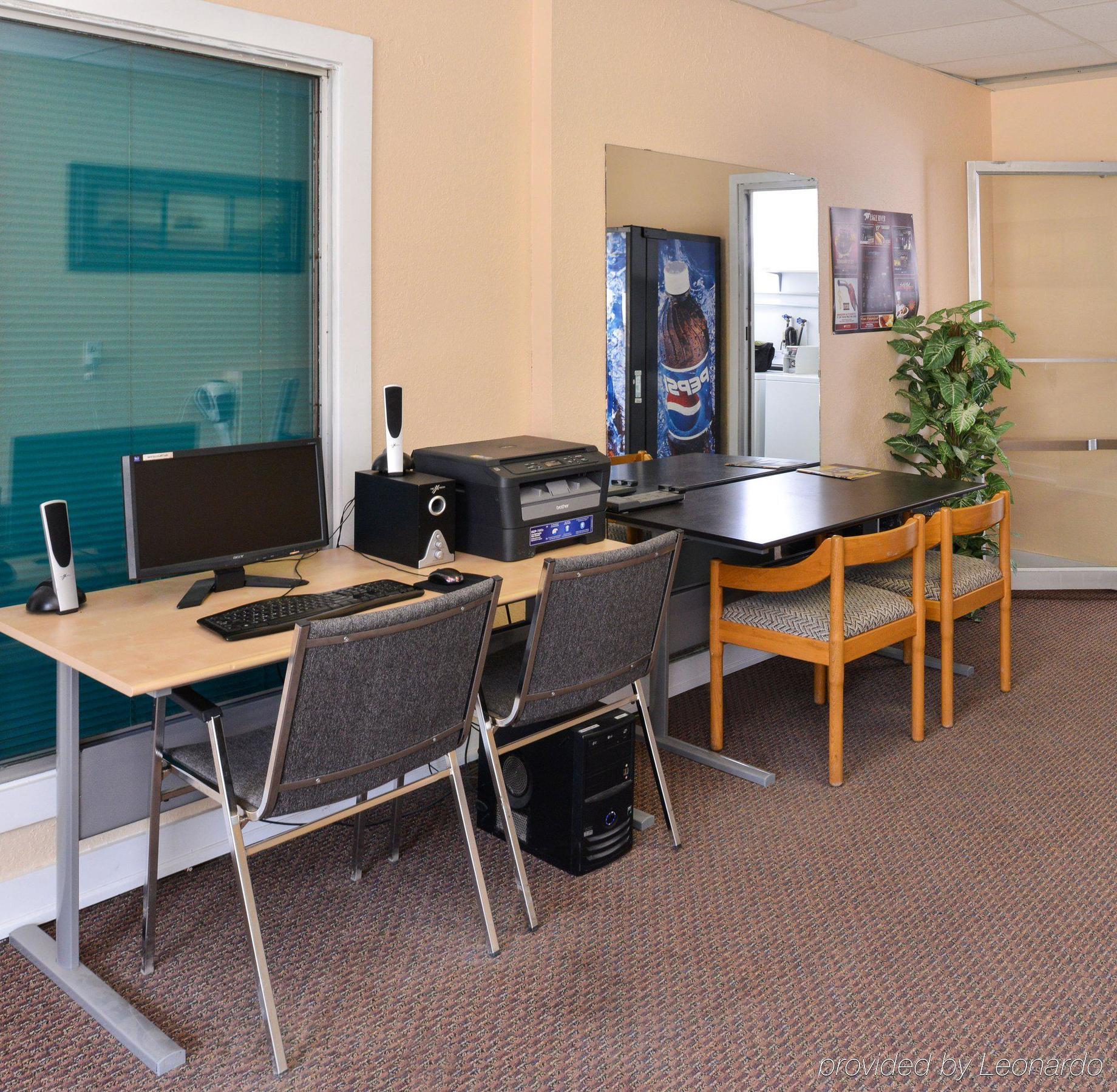 Canadas Best Value Inn ווייטקורט מראה חיצוני תמונה