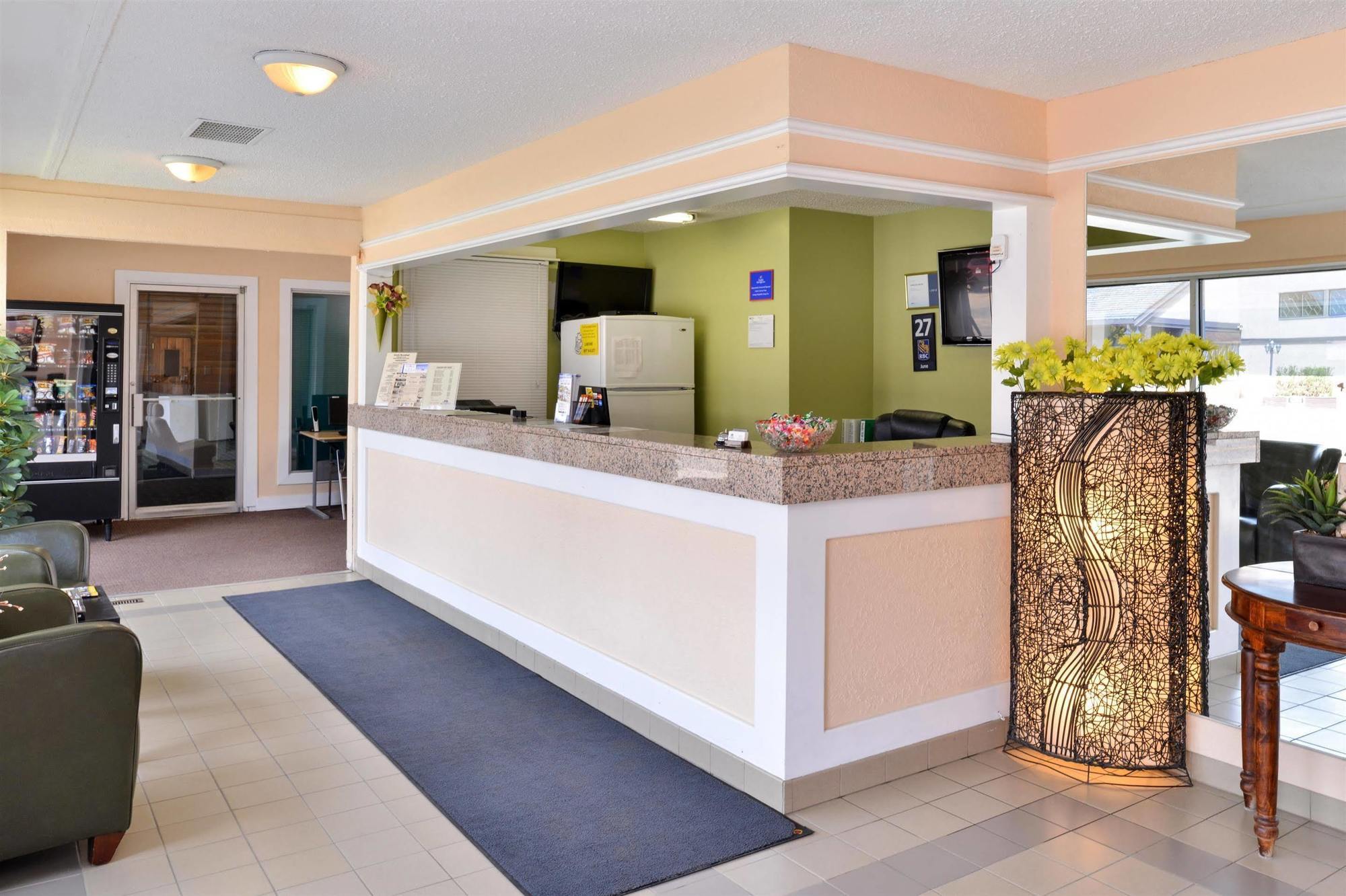Canadas Best Value Inn ווייטקורט מראה חיצוני תמונה