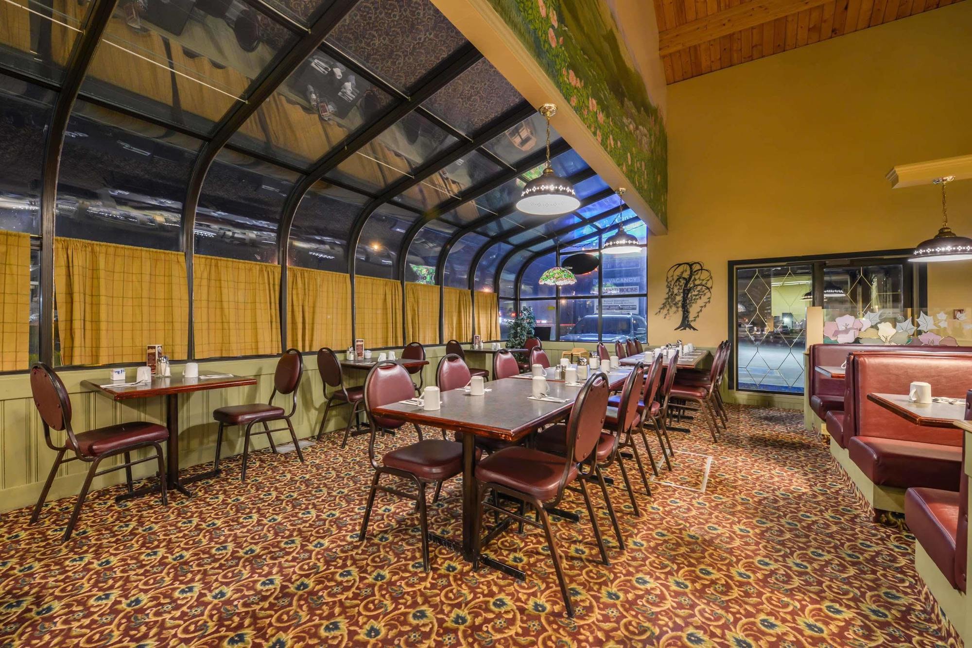Canadas Best Value Inn ווייטקורט מראה חיצוני תמונה
