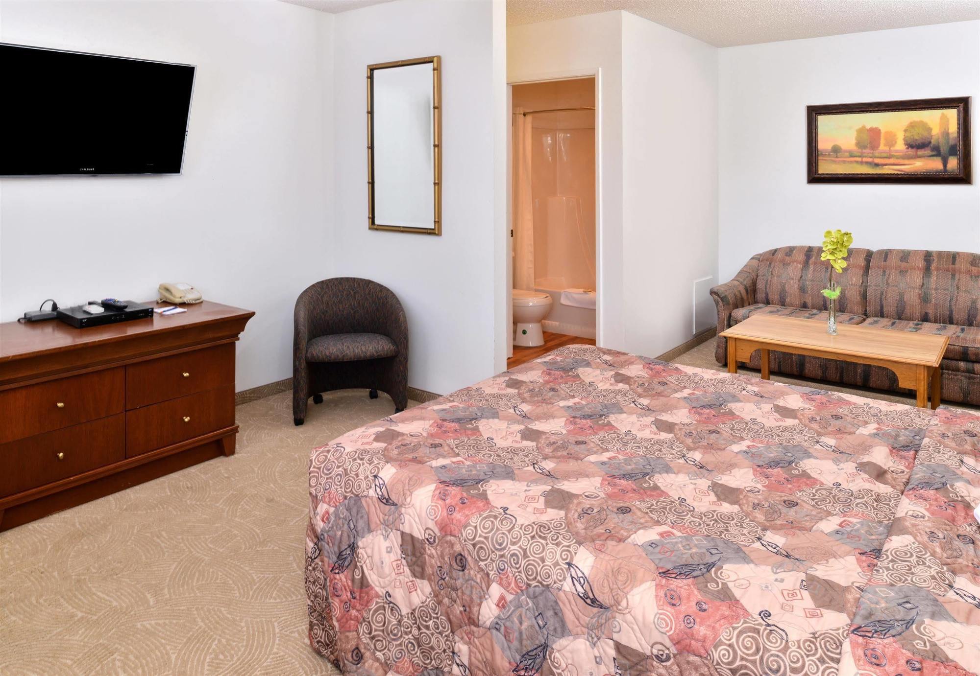 Canadas Best Value Inn ווייטקורט מראה חיצוני תמונה