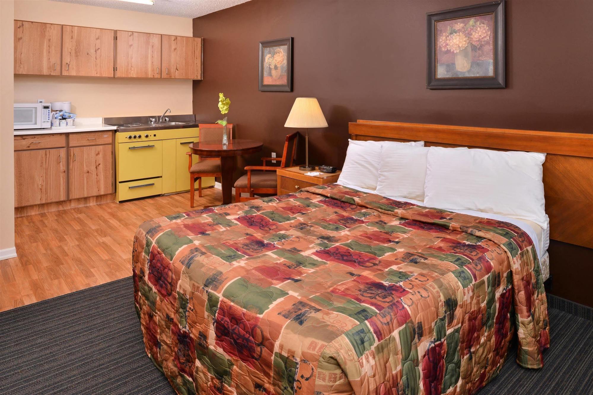 Canadas Best Value Inn ווייטקורט מראה חיצוני תמונה