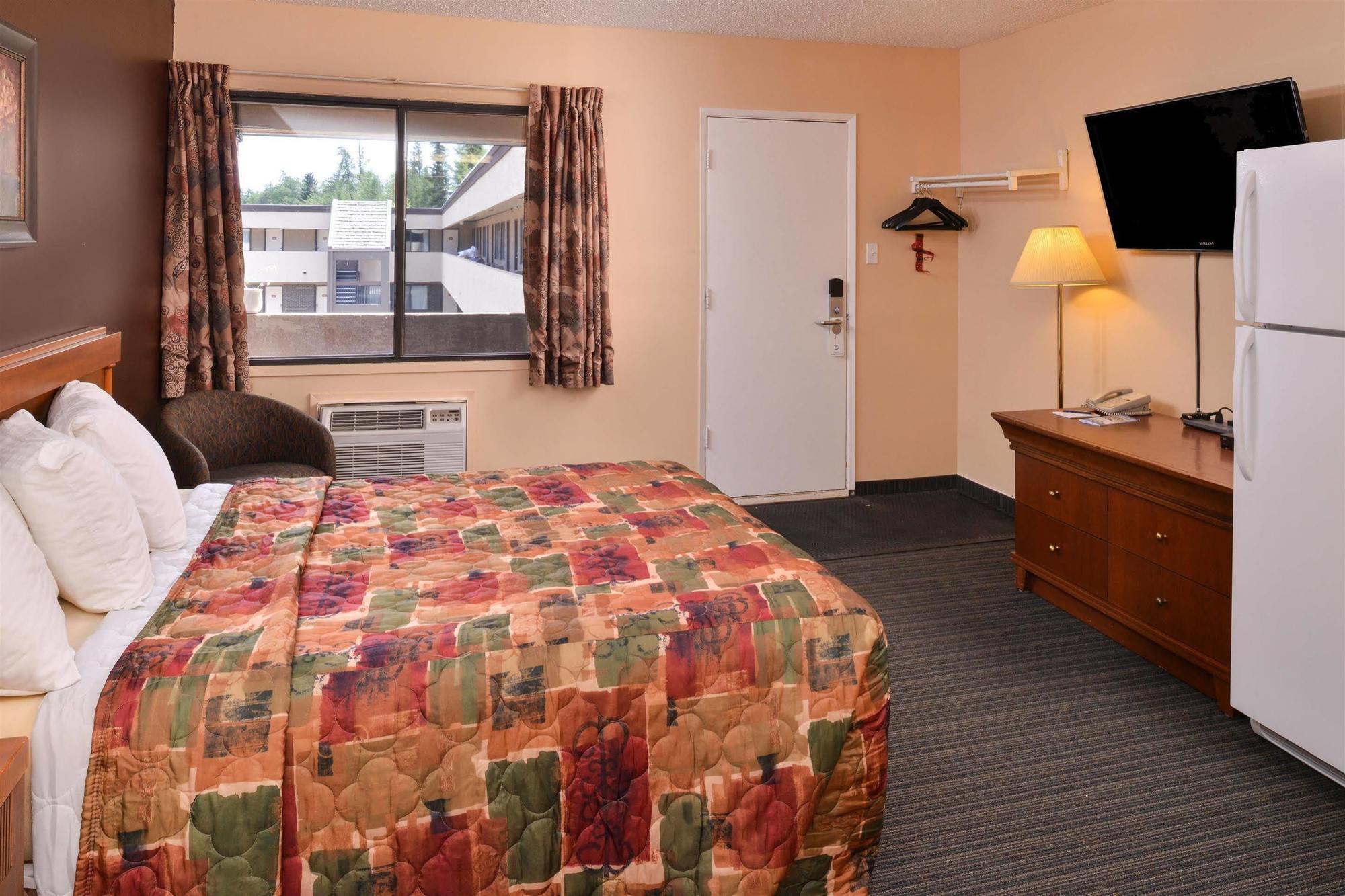 Canadas Best Value Inn ווייטקורט מראה חיצוני תמונה