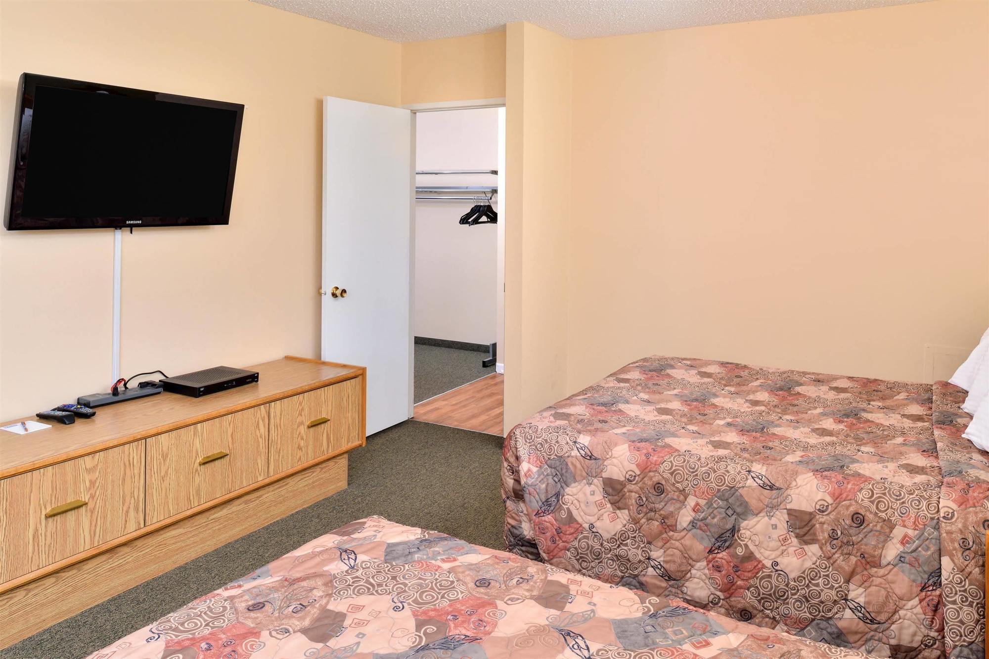 Canadas Best Value Inn ווייטקורט מראה חיצוני תמונה