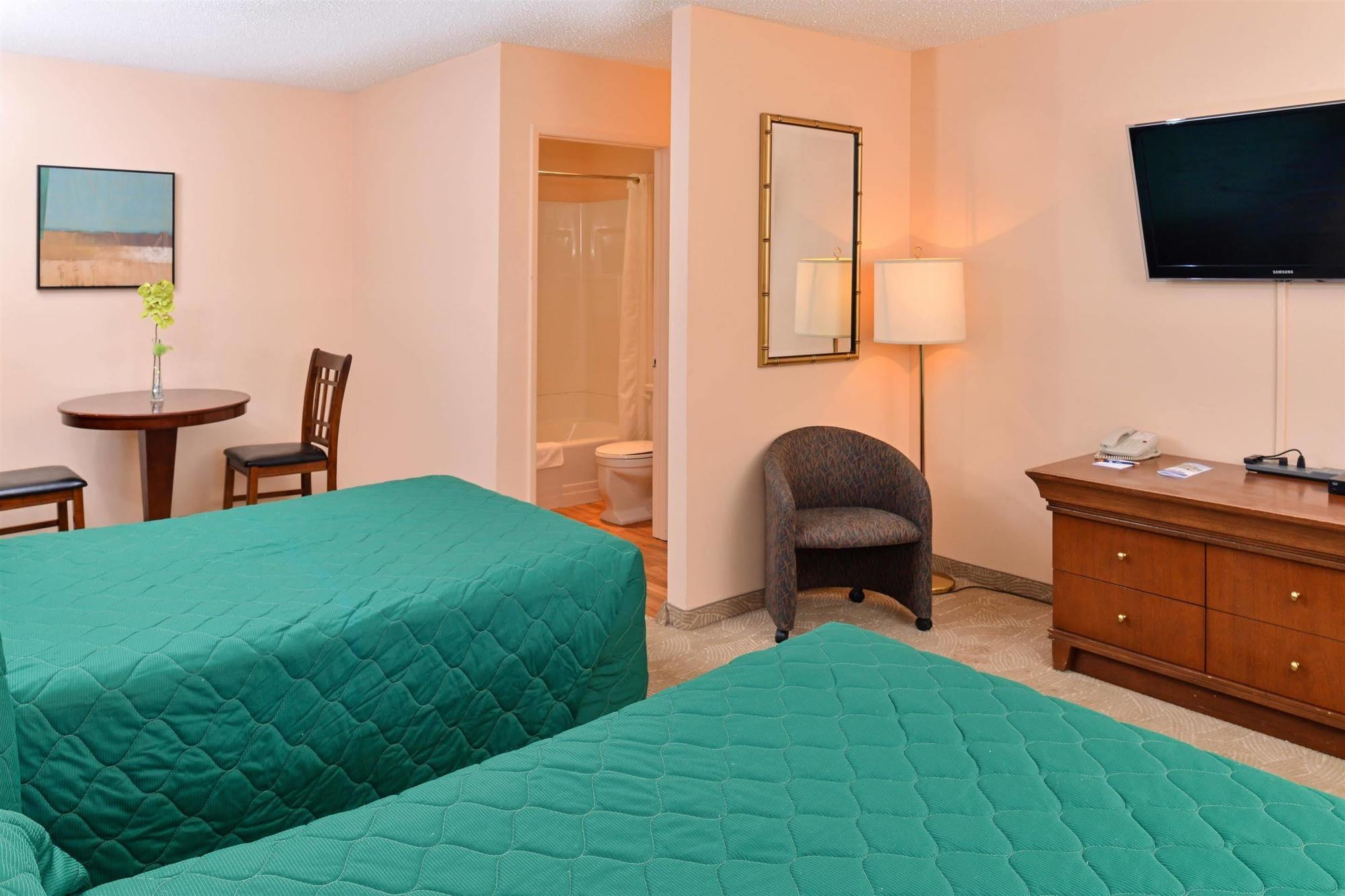 Canadas Best Value Inn ווייטקורט מראה חיצוני תמונה