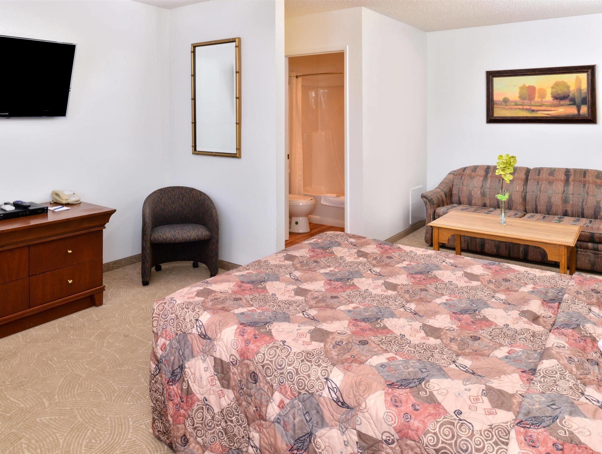 Canadas Best Value Inn ווייטקורט מראה חיצוני תמונה