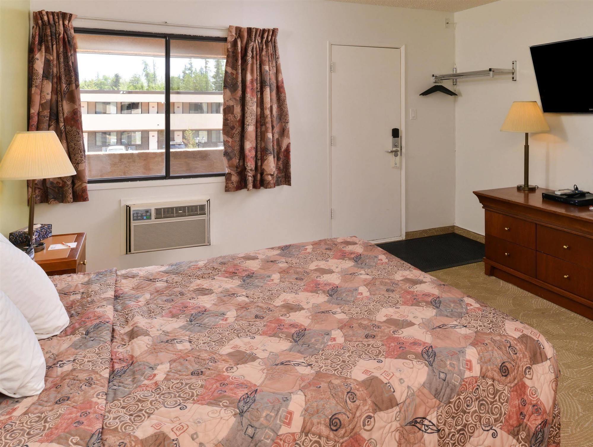 Canadas Best Value Inn ווייטקורט מראה חיצוני תמונה