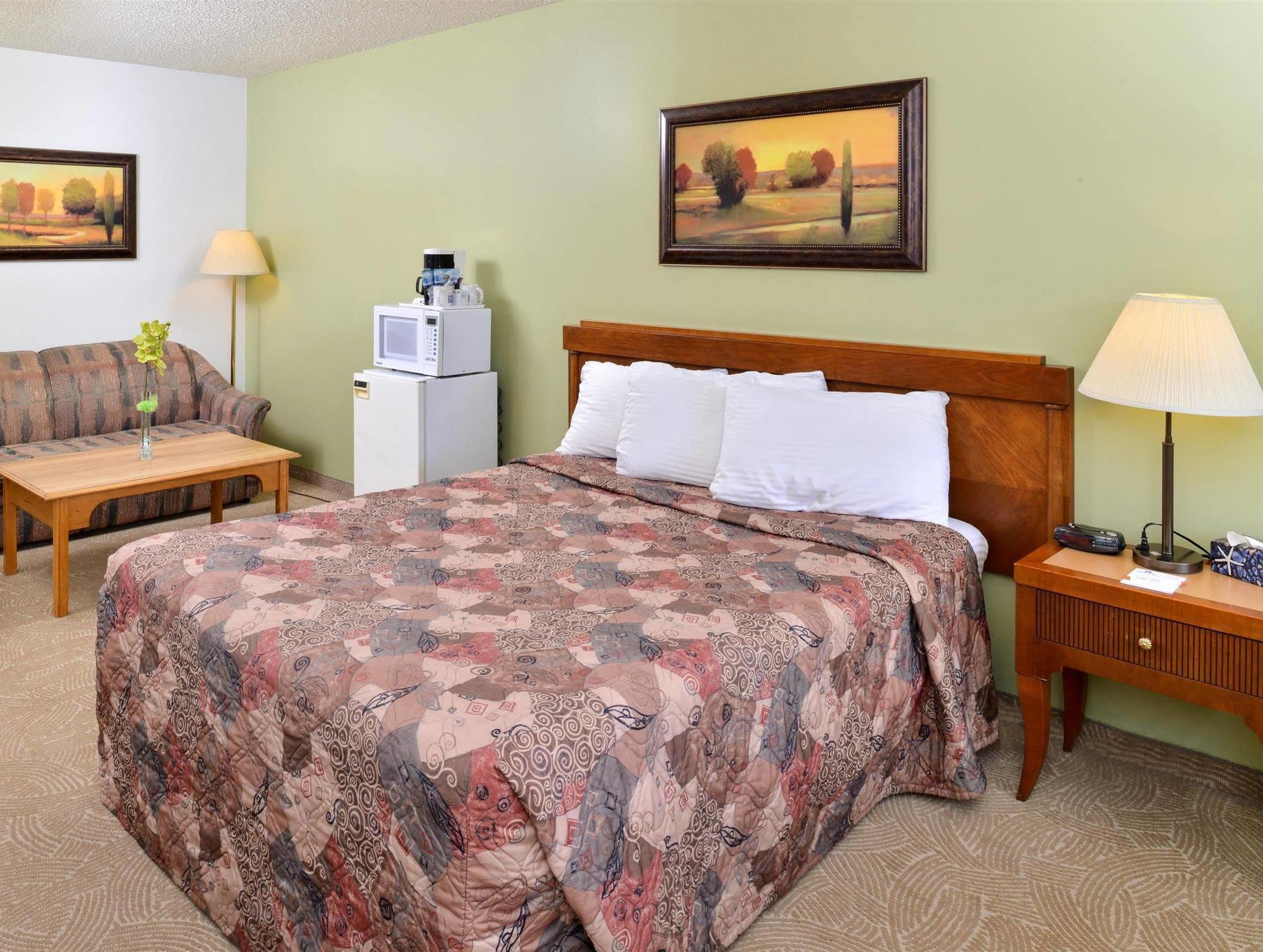 Canadas Best Value Inn ווייטקורט מראה חיצוני תמונה