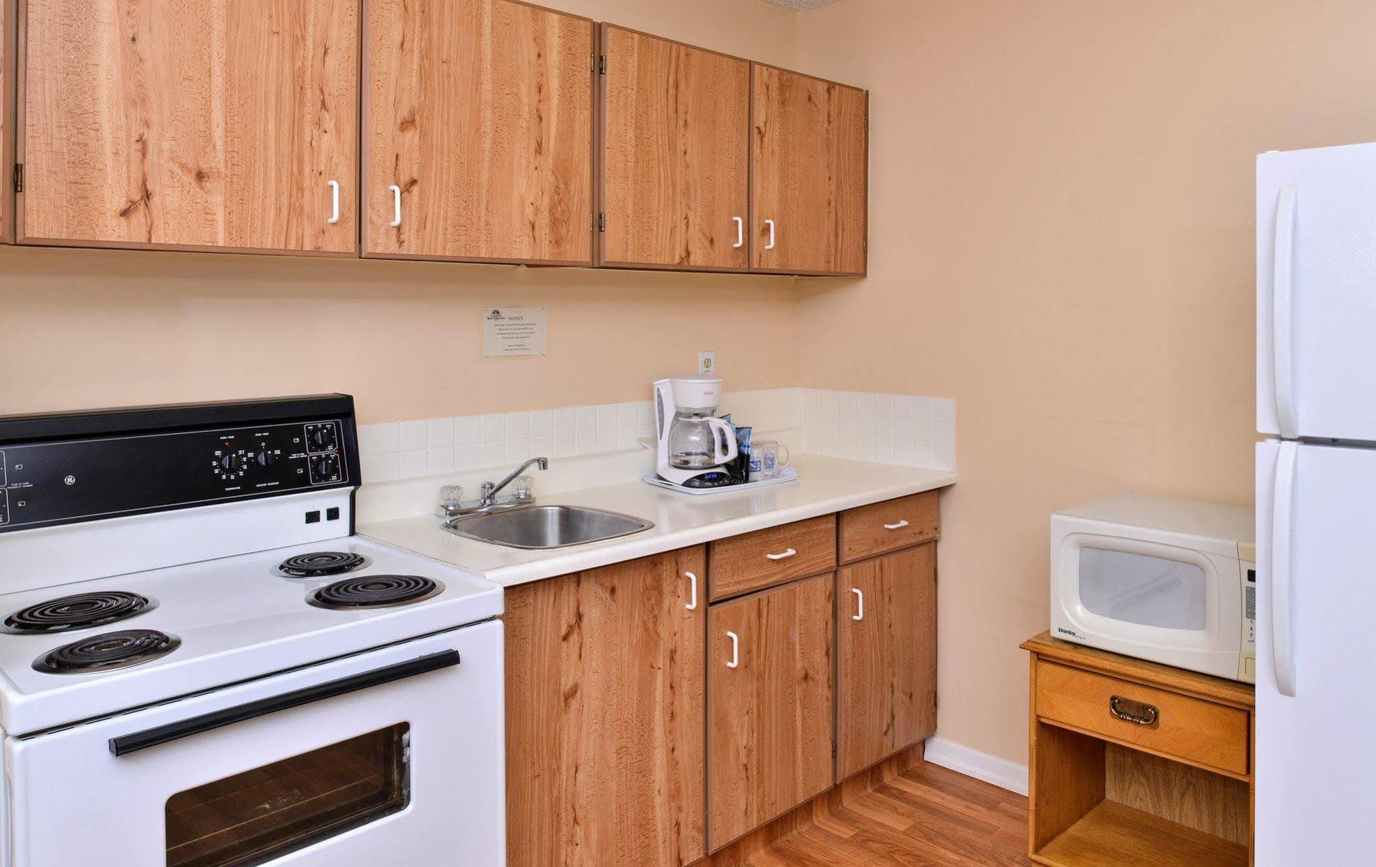 Canadas Best Value Inn ווייטקורט מראה חיצוני תמונה